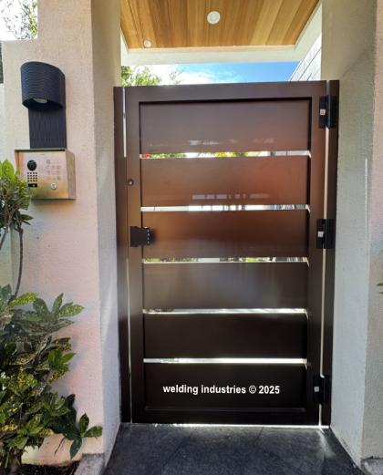 kaikuono front door
