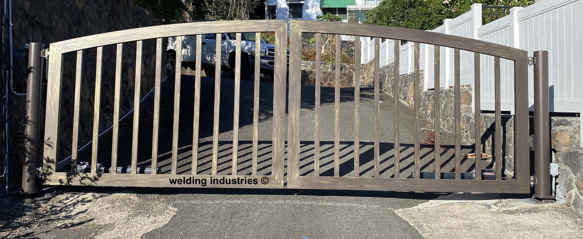 Ung bronze gate